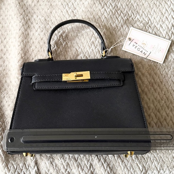 Elegant Black Vegan Leather Satchel 25cm - Picture 7 of 10